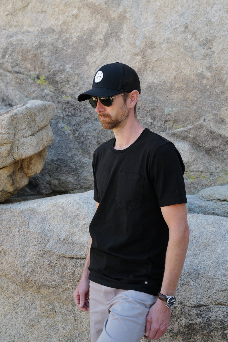 STANDARD H Signature Collection Avant T Black fit on model outside